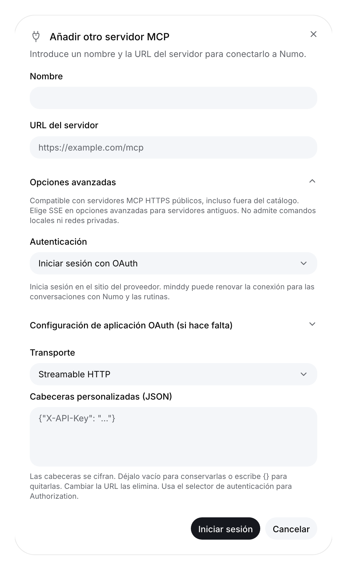 Formulario de servidor MCP personalizado con ajustes avanzados de autenticación, transporte y cabeceras.