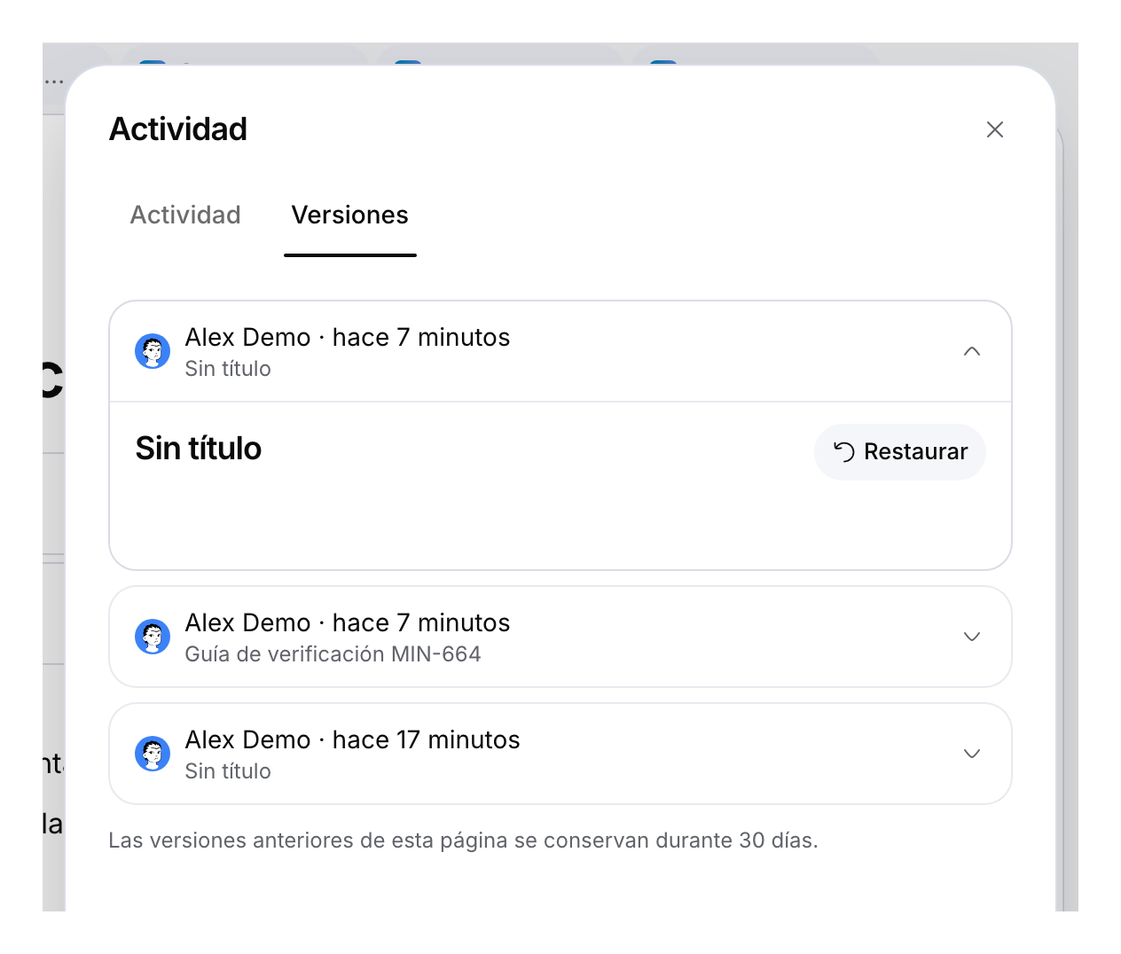 Pestaña Versiones con un estado anterior desplegado, su autor, Restaurar y el aviso de conservación durante 30 días.