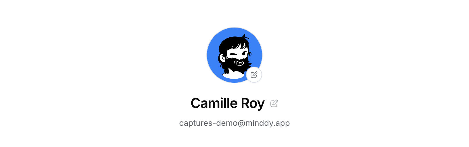 En-tête du profil avec l’avatar et son badge de modification, le nom et l’adresse email en lecture seule.
