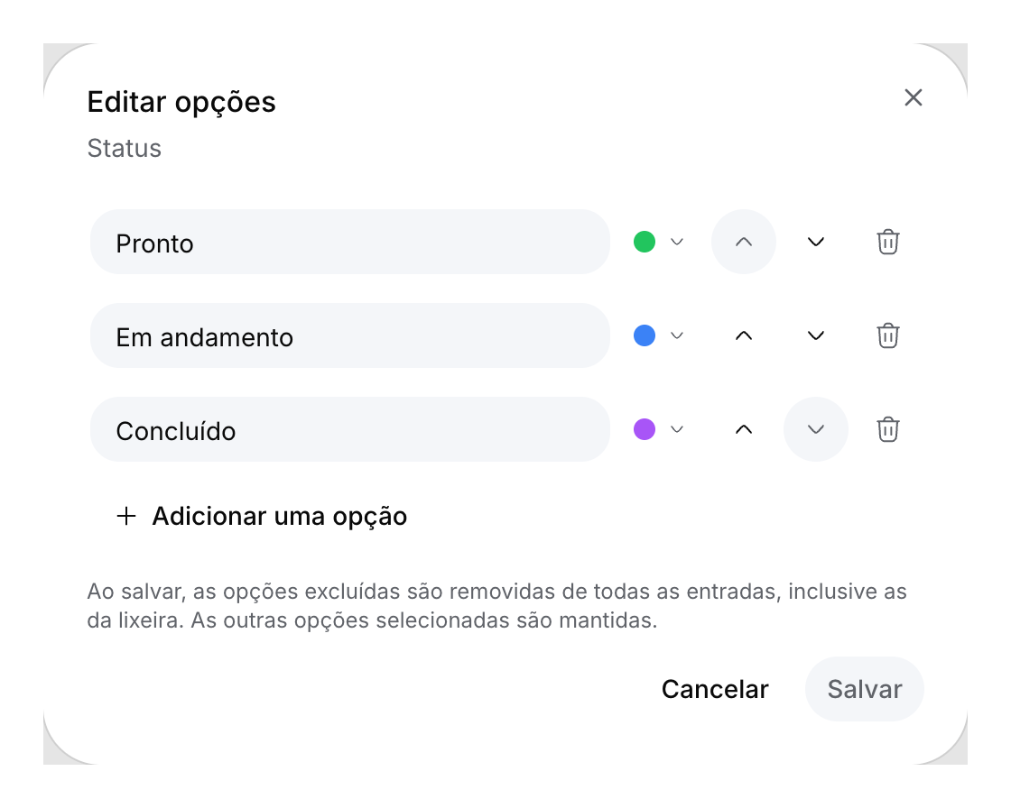 Prévia do componente Editar opções com status em português, setas para cima e para baixo, lixeiras e a explicação da exclusão.