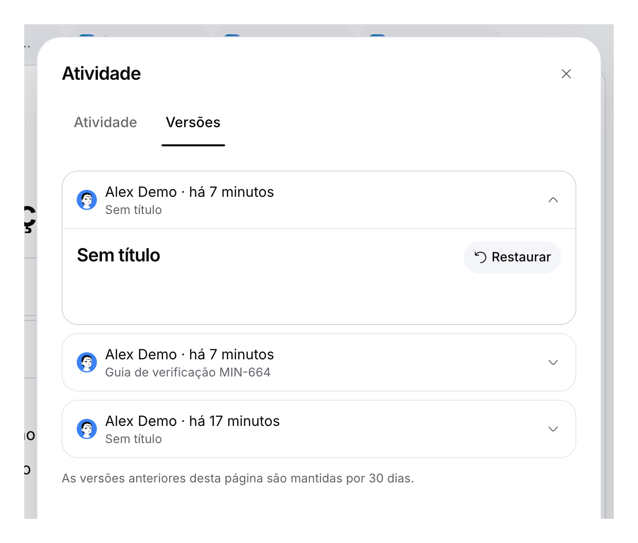 Aba Versões com um estado anterior expandido, autor, Restaurar e aviso de retenção por 30 dias.